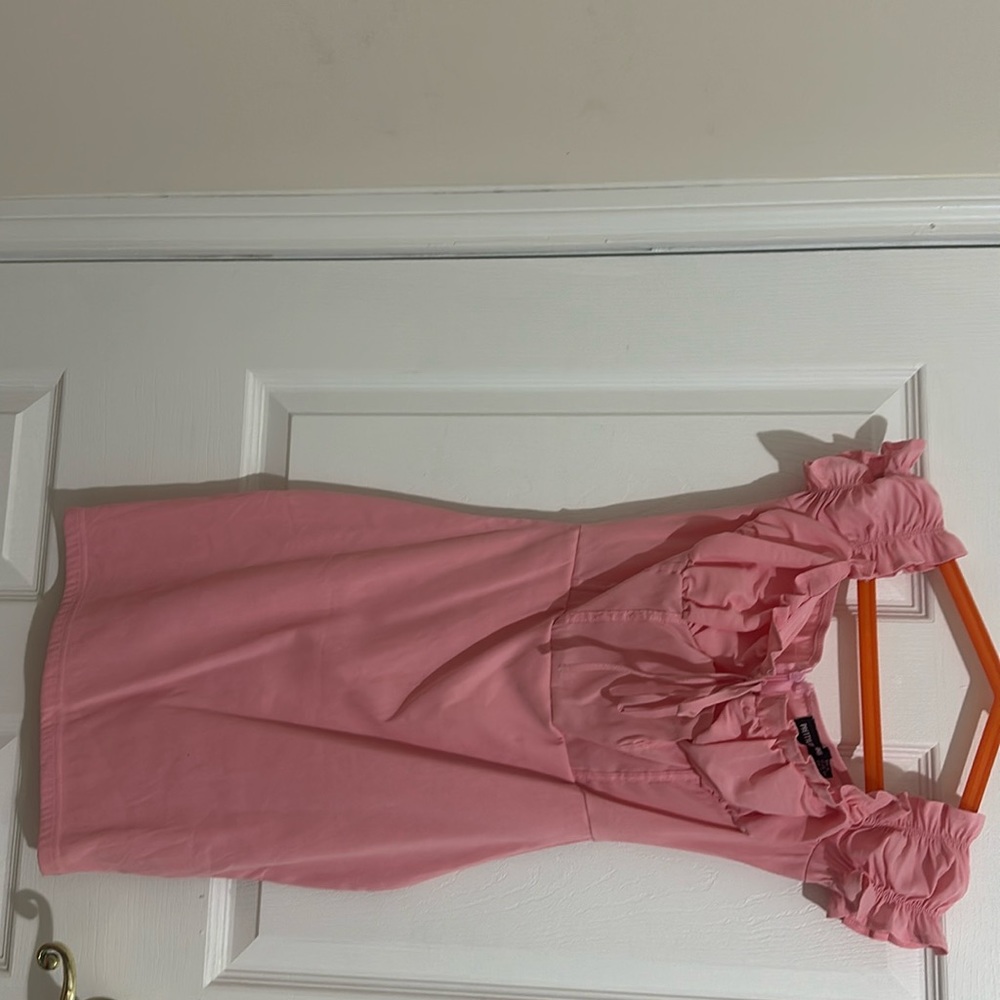 Beautiful body fit pink dress from pretty lil thing. Perfect for summer!